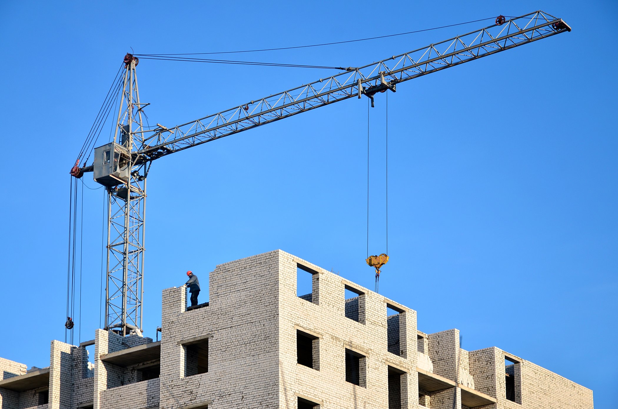 construction-crane-building-urban-development-in-t-2026-03-25-00-26-59-utc-1